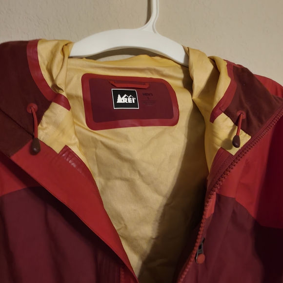 REI eVent Rain Shell - Picture 5 of 7